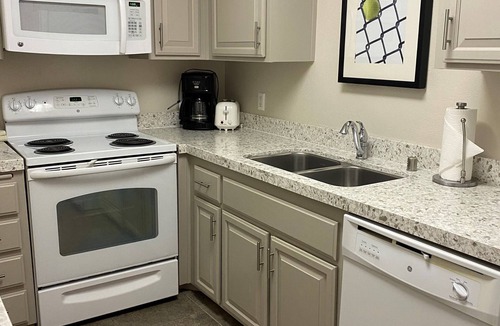 Historic Tennis Club Apartment | GetAways at Palm Springs Tennis Club