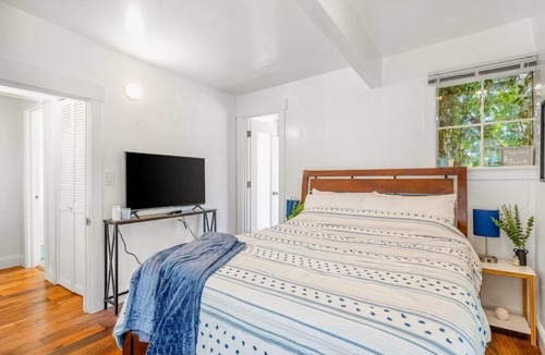 Santa Barbara House | Gillian's Cottage Room | Chosen Beach Collection