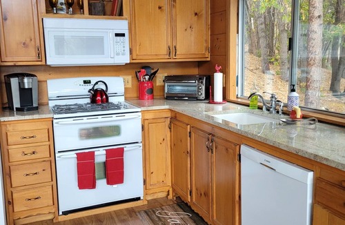Green Valley Lake Cabin | Ginger Canyon Cabin is a 2-bedroom 2 bath cabin with one car attached garage.