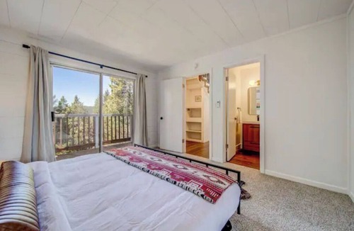 Nevada City Cabin | Glass Cabin Under the Pines | Hot Tub Seclusion