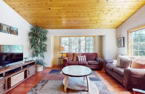 Montgomery Estates House | Gold Dust Getaway with Foosball Big Deck & Forest Views - Near Slopes