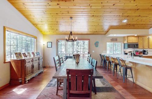 Montgomery Estates House | Gold Dust Getaway with Foosball Big Deck & Forest Views - Near Slopes