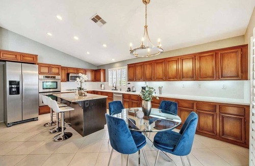 Corona House | Golden Sun Hideaway on Minaret St #42585