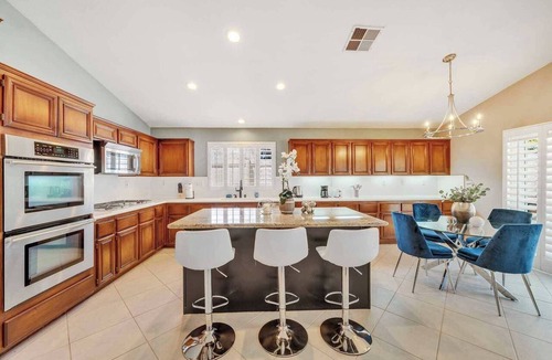 Corona House | Golden Sun Hideaway on Minaret St #42585