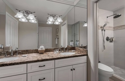 Napa Hotel | Golf in Napa Valley Wine Region! Onsite Swimming Pool, Comes with FREE Parking!