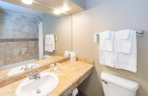 Rancho Santa Fe Hotel | Golf View Double Queen Room w/Pool & Golf Access