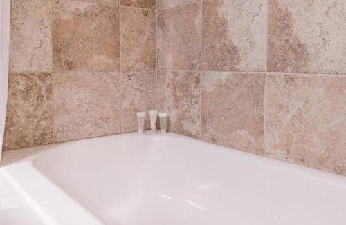 Rancho Santa Fe Hotel | Golf View King Room with Two Pools & Hot Tub