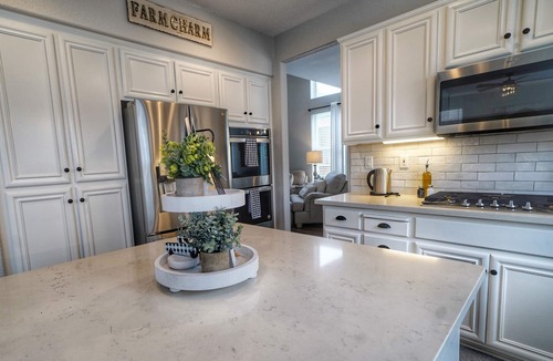 Windsor House | Gorgeous 4 bedroom w/hot tub in Windsor