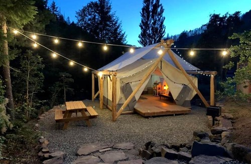 Idleyld Park RV Rental | Gorgeous Glamping Tent with a Fire Pit near Umpqua National Forest, Oregon
