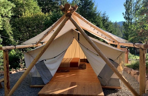 Idleyld Park RV Rental | Gorgeous Glamping Tent with a Fire Pit near Umpqua National Forest, Oregon