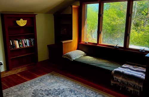 Talent Cabin | Gorgeous Log Home in Talent with Sauna