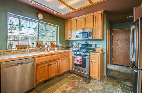 Truckee House | Gorgeous Mountain View & Access to a Pool, Hot Tub, Gym - Near Skiing