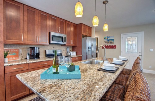 Townsite Condo | GORGEOUS & SPACIOUS FRONT OCEAN VIEW 2-KING BEDROOMS, LG DECK STEPS TO THE BEACH