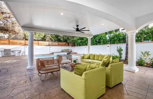 Encino House | Gorgeous , Spacious modern villa In Encino , Close To Restaurants and more