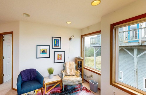 Kiwanda Shores House | Gorgeous waterfront home with ocean views a furnished deck and beach access