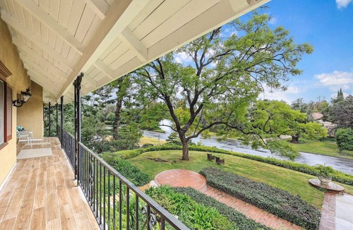 East Pasadena House | Grace Estate: Romantic 7BR Pasadena Retreat with Pool