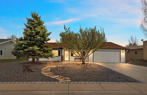 Williams House | Grand Canyon - Theater - Arcade - Pickleball - Pool Table - Fire Pit - View