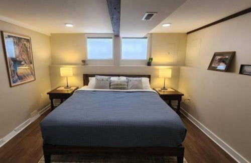 Astoria Apartment | Grand Hideaway - King Bed!