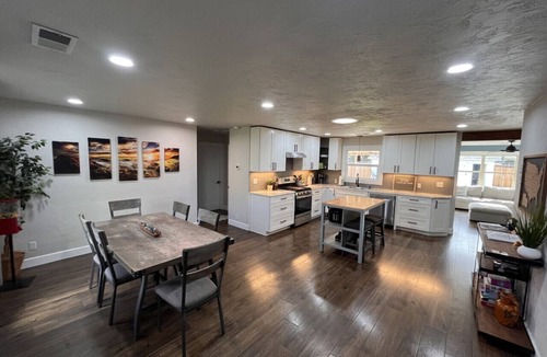 Medford House | Grand ole House w/Pool & Hottub