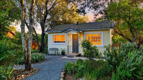 Glen Ellen House | Grapevine Cottage by AvantStay