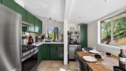Glen Ellen House | Grapevine Cottage by AvantStay