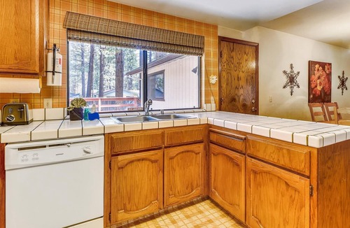 Black Bart House | Great location! Classic One-Level Cabin only steps from the River!