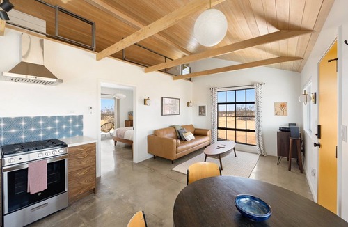 Landers House | Green Jackrabbit - Hot Tub + Endless Desert Views!