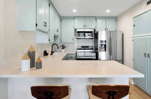 Los Feliz Condo | Griffith Park steps away , charming & convenient