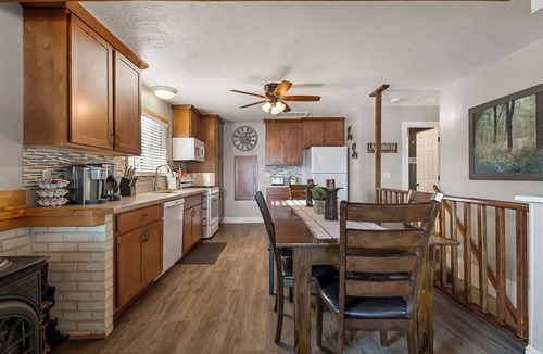 Peninsula Village Cabin | Group-Friendly Lake Almanor Combo: Sleeps 22