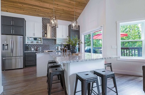 Breckenridge Heights House | GROUP GETAWAY 6BR Pets-HTub-Gym-GameRoom