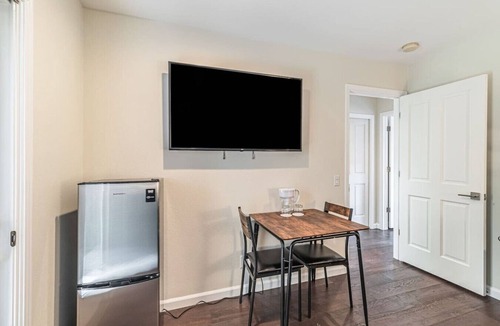 Lowlanders Condo | Guest Suite w/2 beds near Downtown Sunnyvale