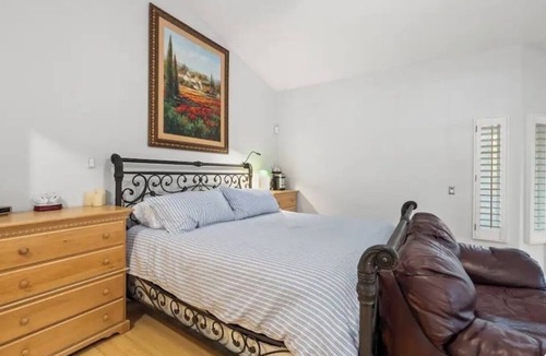 Alhambra House | Half acre 5 bedroom 4 bath farmhouse. Huge Yard, Arcade, Firepit, Pool Phoenix!