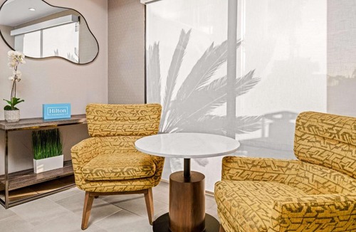 East Side Costa Mesa Hotel | Hampton Inn by Hilton Costa Mesa Newport Beach