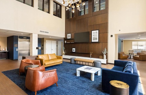 Pacific - Edison Hotel | Hampton Inn & Suites Los Angeles - Glendale
