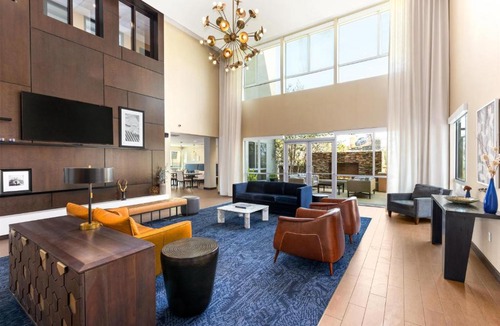 Pacific - Edison Hotel | Hampton Inn & Suites Los Angeles - Glendale