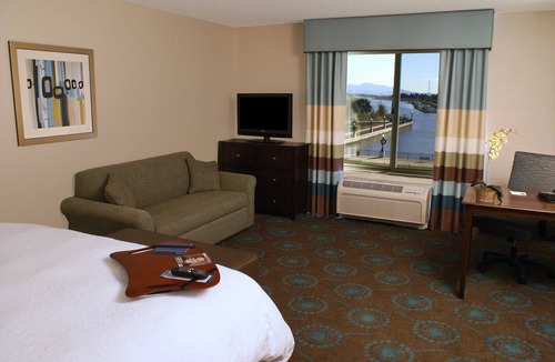 Fairfield Hotel | Hampton Inn & Suites Suisun City Waterfront