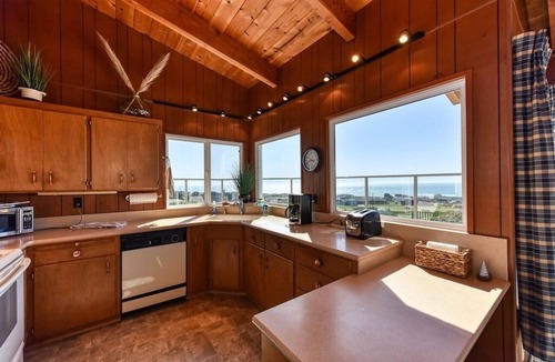 Sereno del Mar House | Hansen's Bodega Bay Getaway-Walk to Beach!
