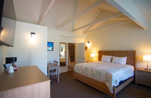 Eastside Santa Cruz Hotel | Harbor Inn