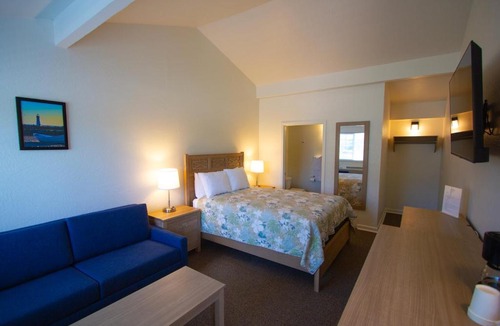 Eastside Santa Cruz Hotel | Harbor Inn