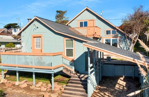 Old Town Cottage | Harbor View Retreat/Hot Tub/Fire Pit/Pet Friendly