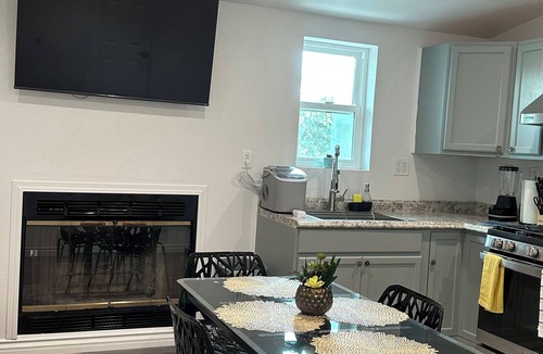 Orange Apartment | Harmony retreat~Near Disney~ConvtCenter~Beach&variety of entertainment options