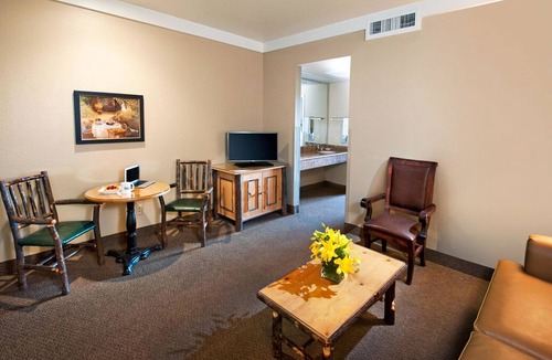 Coalinga Hotel | Harris Ranch Resort