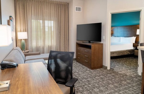 Newark Hotel | Have a Super Time at Staybridge Suites Newark!