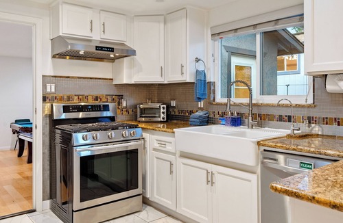 Templeton House | Hawley Days: 3 BR, 2 BA House in Templeton, Sleeps 10