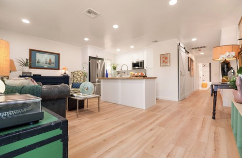 North Hollywood Hotel | Heritage Design Luxury Bungalow with Modern Amenities
