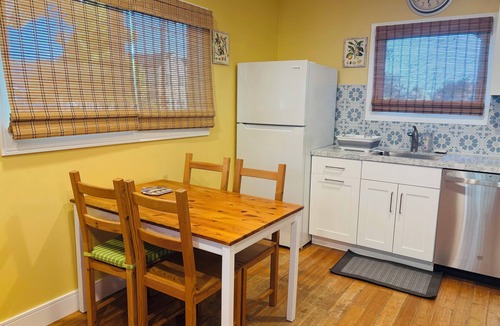 Poets Corner House | Hidden Gem 1-bedroom Craftsman Poet's Corner Berkeley with Heating/AC