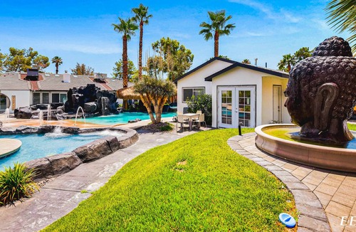 Rancho Oakey Villa | Hidden Gem 7BD/5BA Villa Landscaped w/ Lazy River