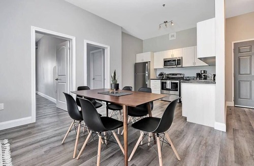Sunnyside Condo | High-end condo downtown Kingston near RMC/Queens