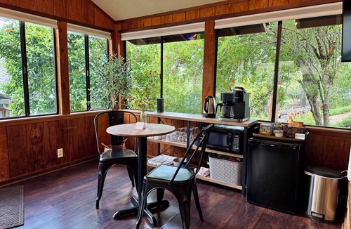 Shasta Lake Apartment | Highland Cottage; a peaceful, cozy studio near Lake Shasta