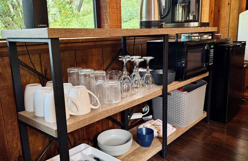 Shasta Lake Apartment | Highland Cottage; a peaceful, cozy studio near Lake Shasta